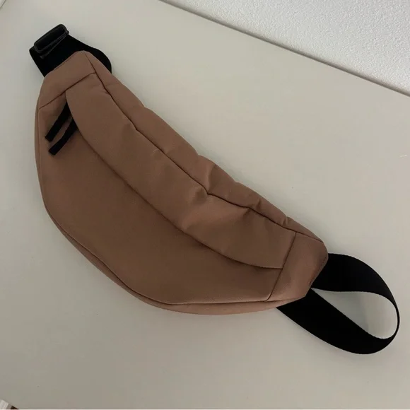 Everlane Renew Transit Fanny Pack crossbody in tan - Picture 2 of 9